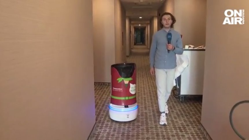 Рууми успешно се справя с румсървиса в столичен хотел, но не може да замени камериерките