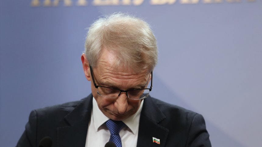Властта с предложение към земеделците, Денков отлага пътуването си до САЩ