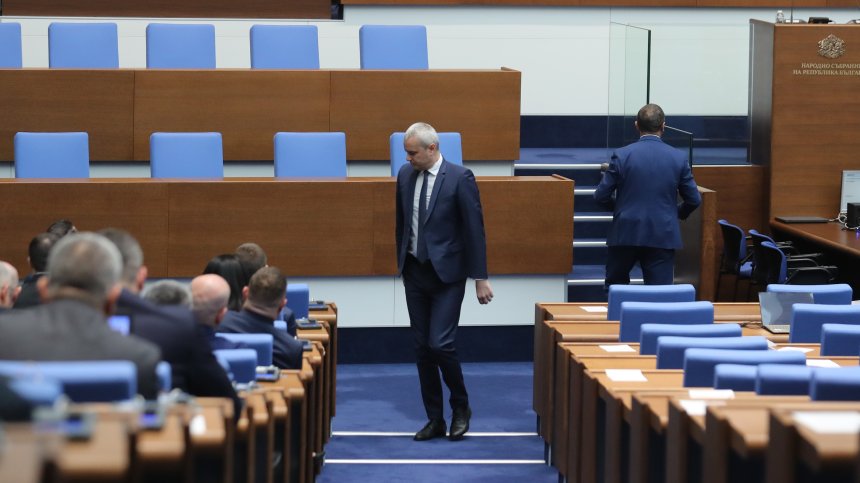 Буря в парламента заради евродоклада за РСМ, поискаха оставката на правителството
