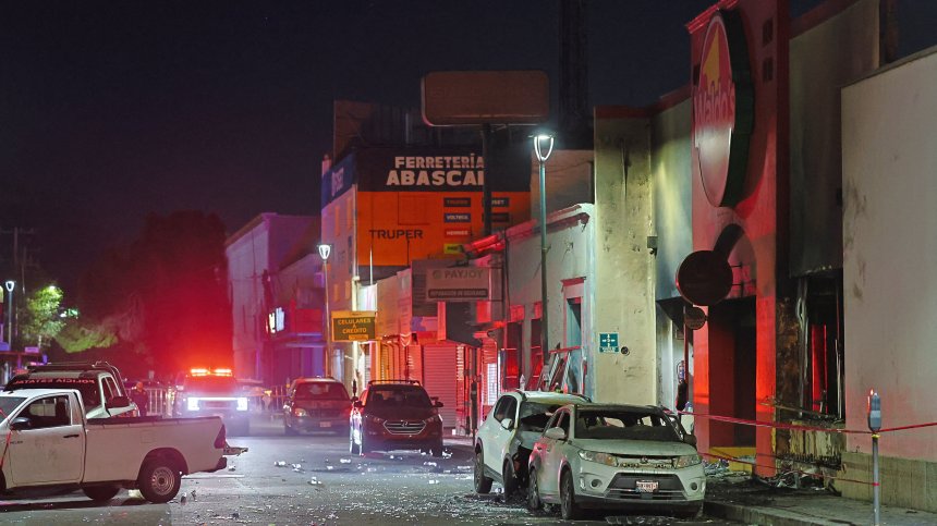 Експлозия в супермаркет в Мексико отне живота на най-малко 23 души