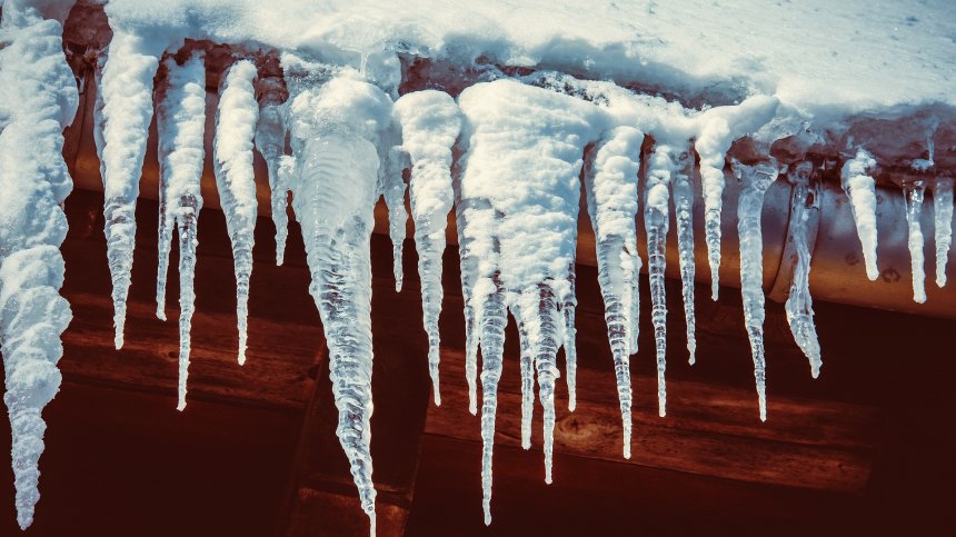 Ледена висулка прати в болница директор от руското МВР