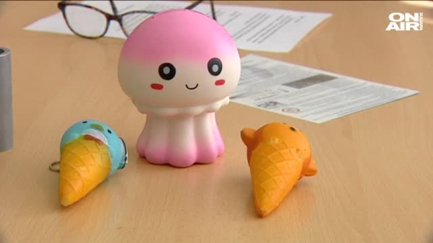Опасни играчки на пазара: Дъвка, биеща ток, и малки ключодържатели