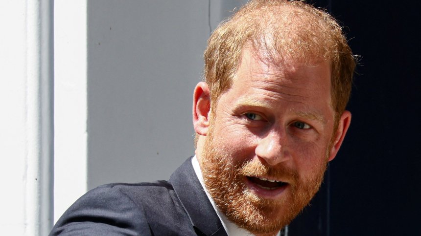 Принц Хари и баронеса Лорънс загубиха делото срещу издателя на Daily Mail