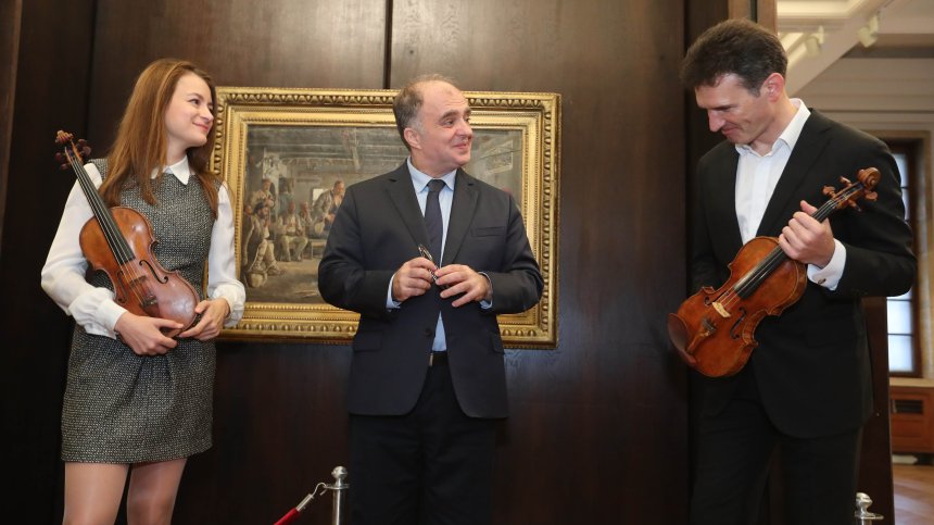 Цигулки от 1716 г. и 1733 г. получиха Светлин Русев и Лия Петрова (СНИМКИ)