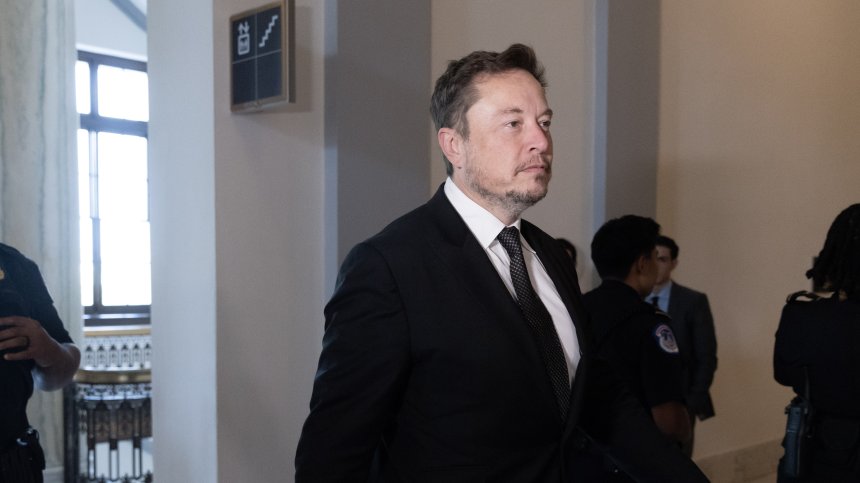 Илън Мъск сваля отново цените на електромобилите на Tesla, колко струват?
