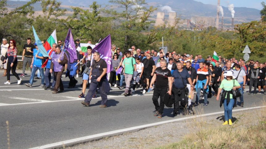 "Искат да ни приключат": Протестиращите от ТЕЦ "Бобов дол" обявиха безсрочна блокада