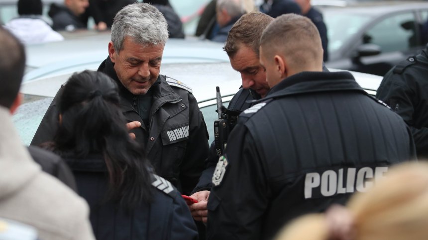 Четирима турски шофьори опитаха да подкупят полицаи на АМ "Марица"