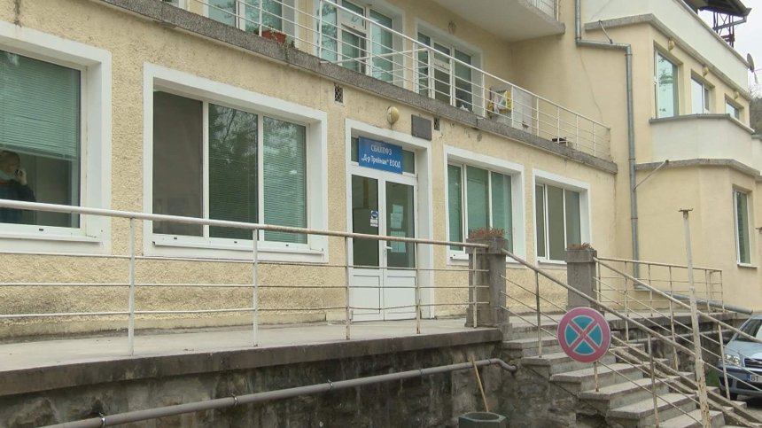 Всички загърбиха белодробната болница в Търново, спира работа от януари