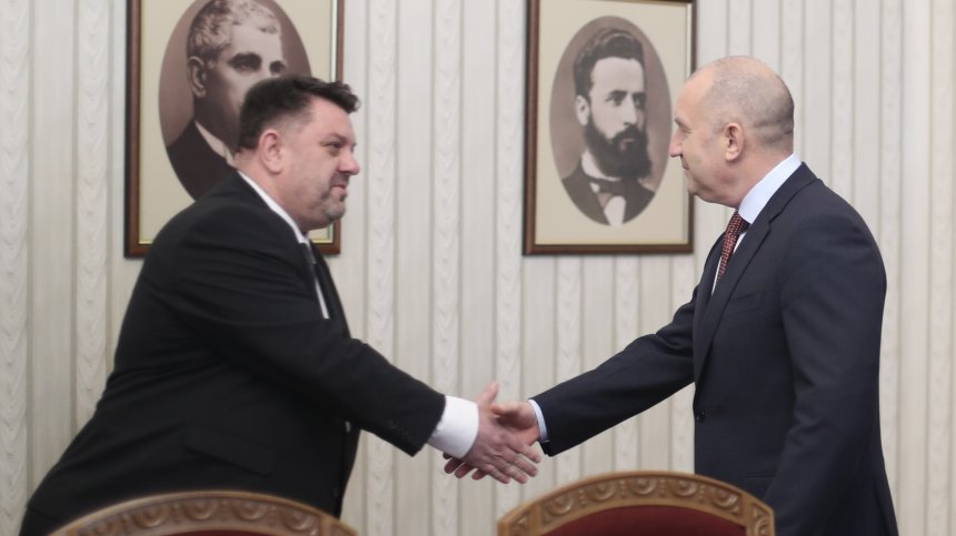 Радев и БСП обсъдиха политическата криза, Изборния кодекс и бюджета (СНИМКИ)