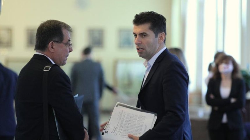 ГЕРБ с нова информация по казуса "Петков": Подал е документите на 19 август?