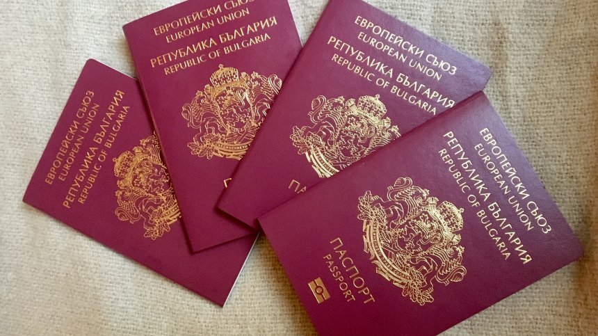 Разбиха група за фалшиви пари и документи, има петима задържани