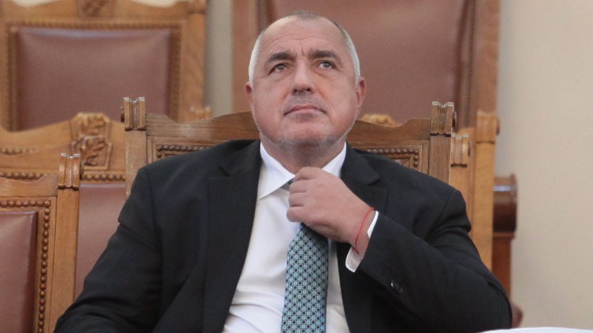 Премиерът: Няма да се оттегля от поста, предстоят тежки месеци