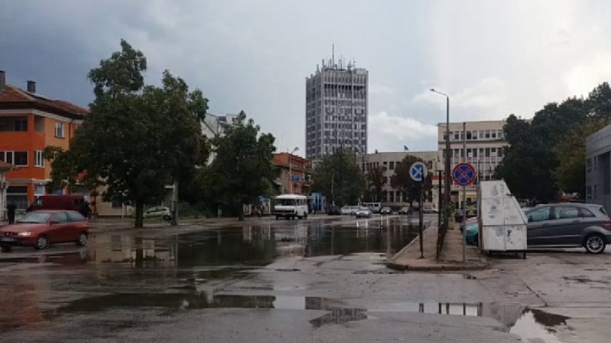 Жълт код за обилни валежи е обявен в 11 области 