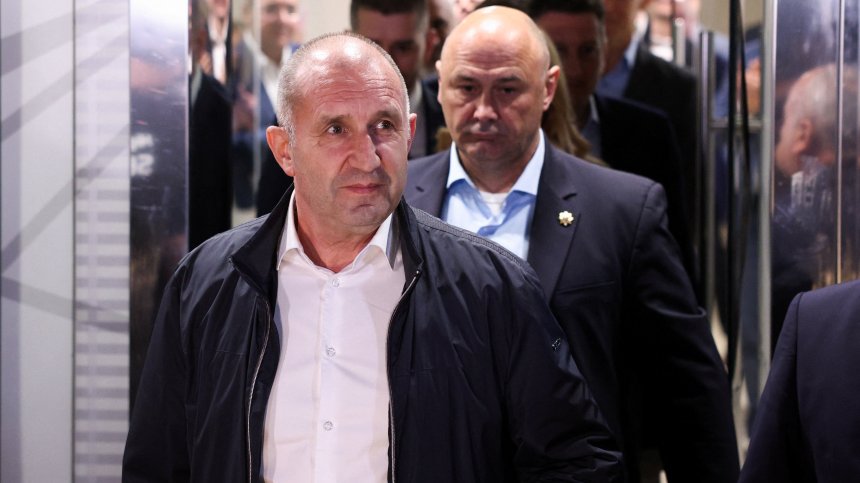 "Ройтерс": Приятелски настроеният към Русия Радев печели убедително изборите