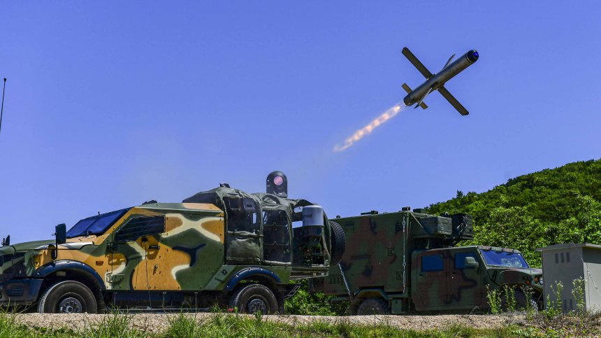 Южна Корея проведе военни учения с бойна стрелба до границата с КНДР