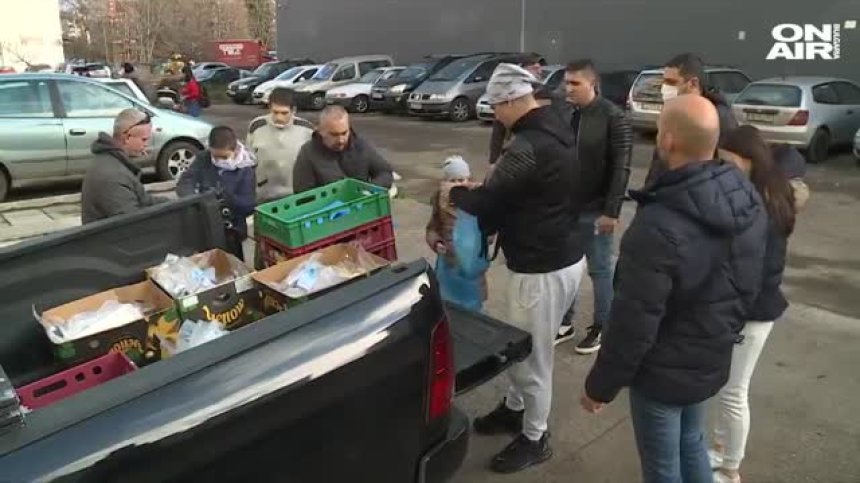 Столичани от "Люлин" зарадваха семейства в нужда с риба за Никулден