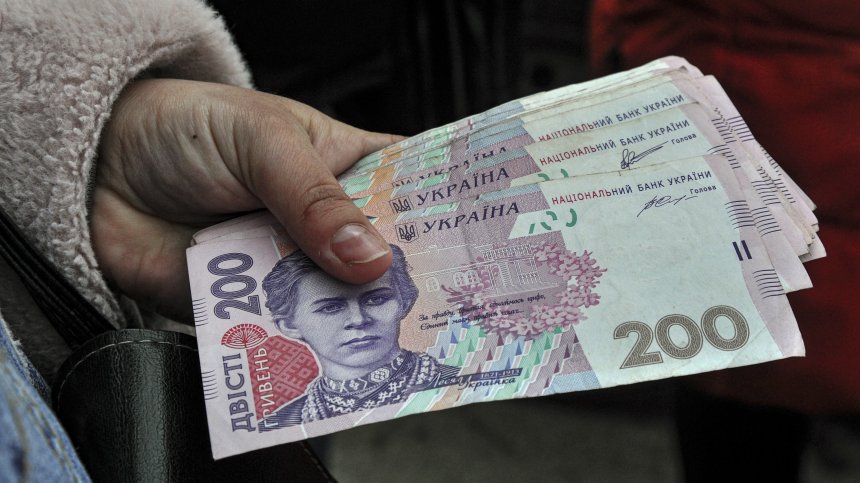 ЕС препоръчва всеки бежанец да може да обменя гривни на стойност до 310 евро