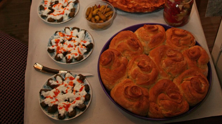 Питка на конци с кисело мляко за Димитровден (РЕЦЕПТА)