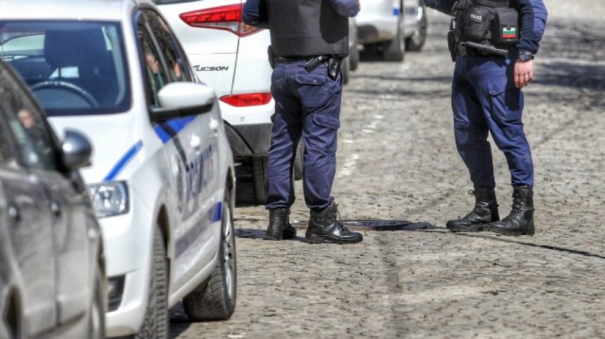 Пиян мъж нападна медици и полицаи във Велико Търново