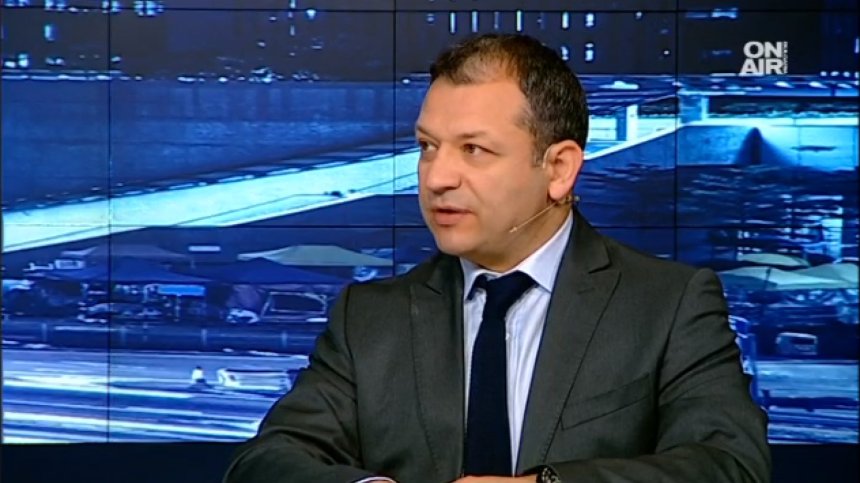Екстремистките идеи достигат до подрастващи все по-лесно чрез интернет