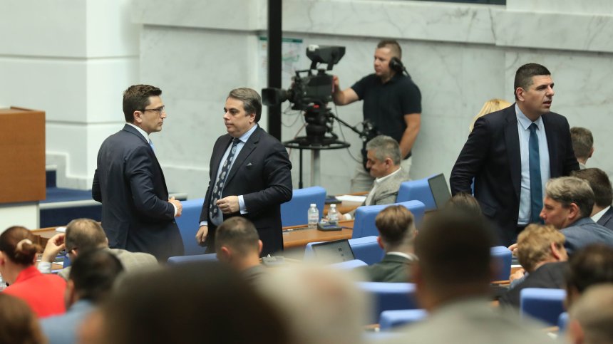 Оставката на шефа на КПК Антон Славчев - обща цел на управляващи и опозиция