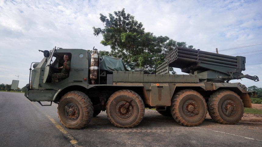 Тайланд и Камбоджа воюват, напрежението ескалира (СНИМКИ)