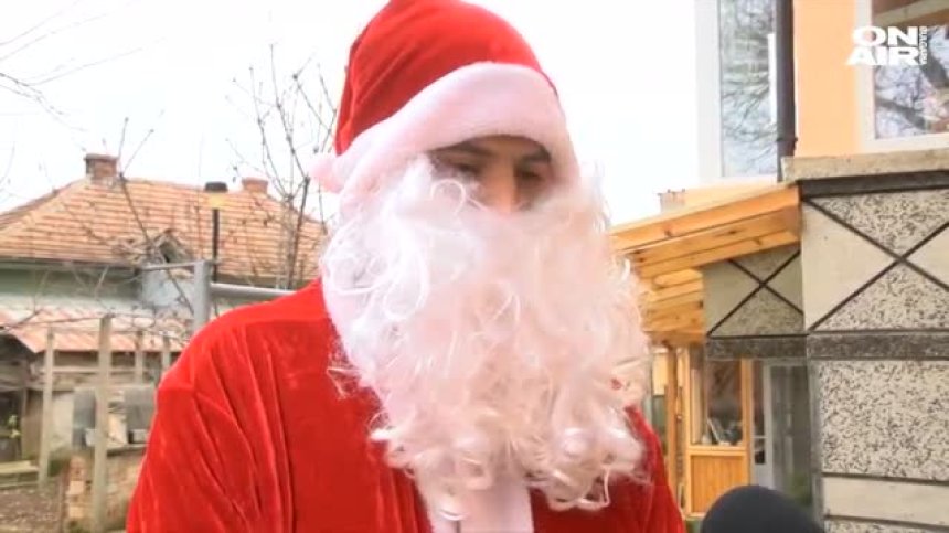 Дядо Коледа с кауза: Болен мъж събира пари за лечение на съгражданин