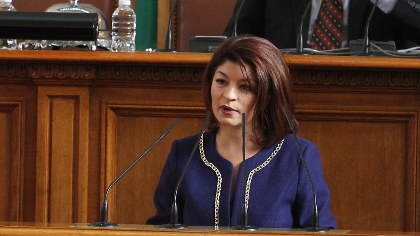 Депутат от "Продължаваме промяната" атакува словесно Вежди Рашидов и Десислава Атанасова