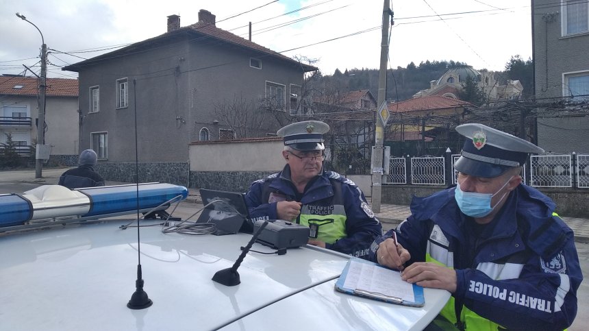 Наряди на "Пътна полиция" влизат в малките населени места