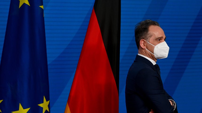 Маас: Ваксинираните да имат право да ходят на ресторант и кино
