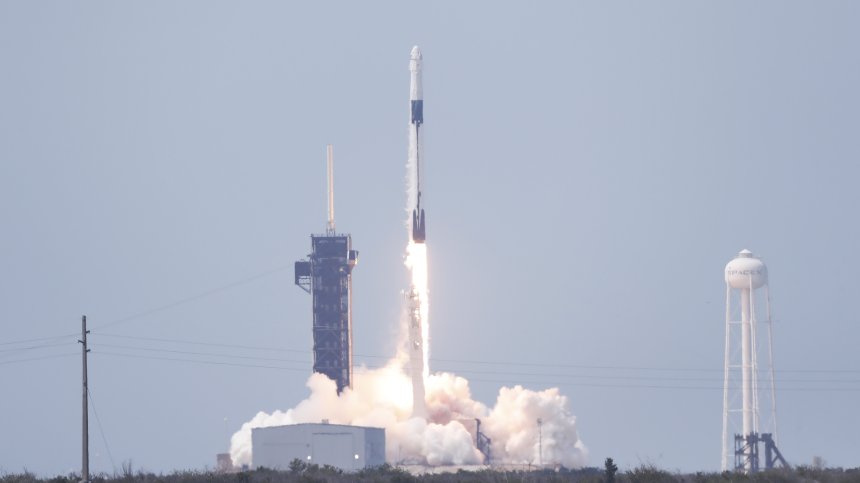 Историческо! НАСА и SpaceX пратиха астронавти в Космоса (+ВИДЕО)
