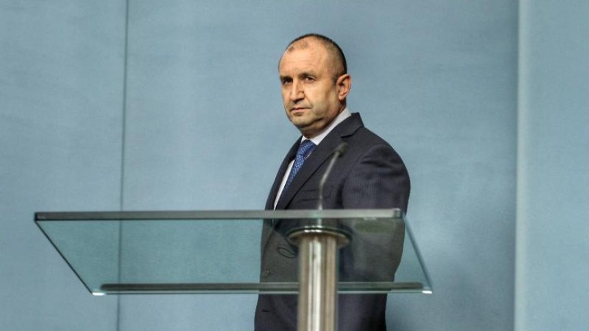 Радев: България е в готовност да евакуира пребития в Охрид Християн Пендиков