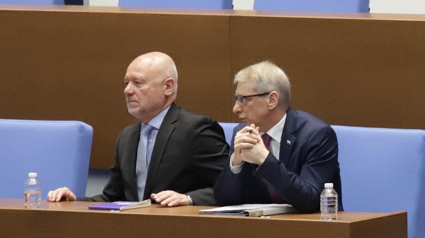 Словесни престрелки в НС, за да не изпращат българи на реални престрелки в Украйна