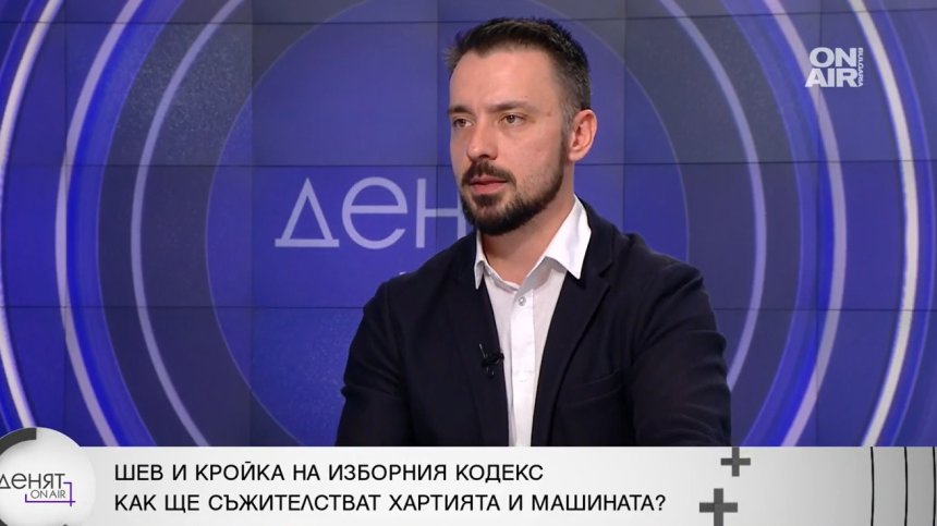 Шкварек: На Орбан му излизат 500 000 на протест, но той не се съобразява