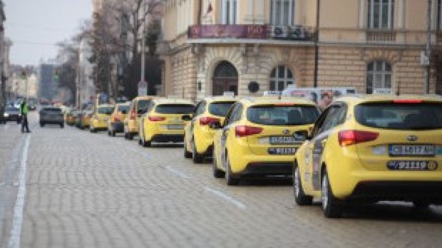 Ново недоволство: Таксиметрови шофьори подготвят протест