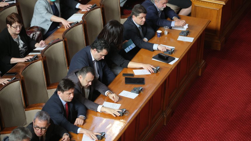 НС с извънредно заседание заради върнатите текстове от Радев