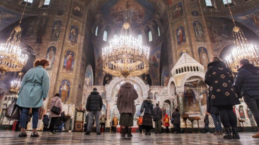 Мерките в храмовете на Цветница и Великден - задължително с маски и на дистанция