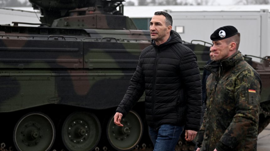 Кметът Кличко съобщи за взривове и ранени в Киев, удариха Одеса и Херсон