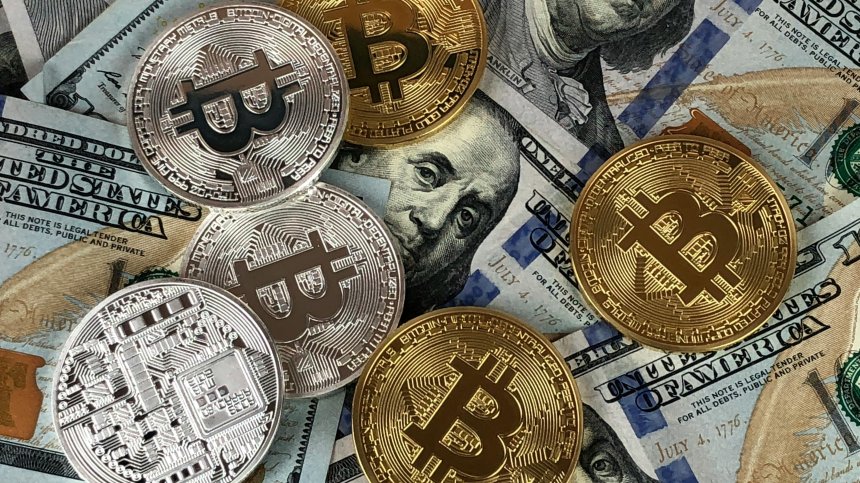 Цената на биткойна скочи над $62 хил. след опита за покушение над Тръмп