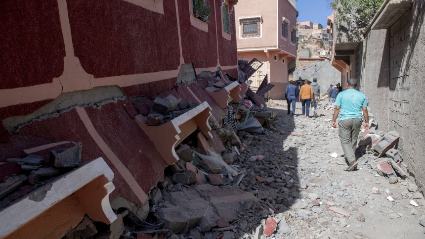 Броят на загиналите се увеличава: Над 1000 души са загубили живота си след земетресението в Мароко