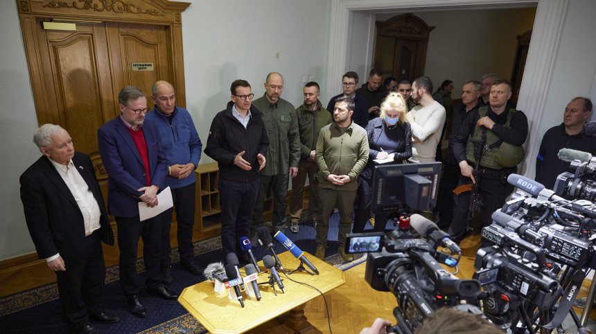 Преговорите продължават, Зеленски към руснаците: Войната ще завърши позорно за страната ви