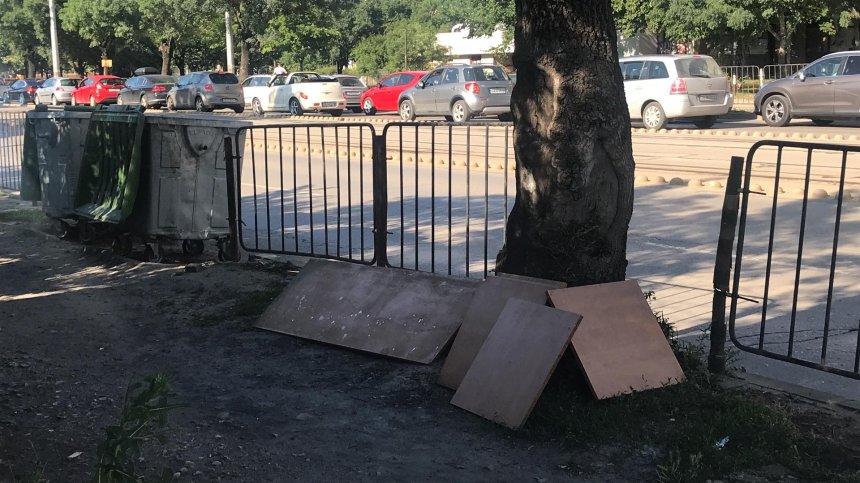 Задържаха бащата, изхвърлил бебето в контейнер в София