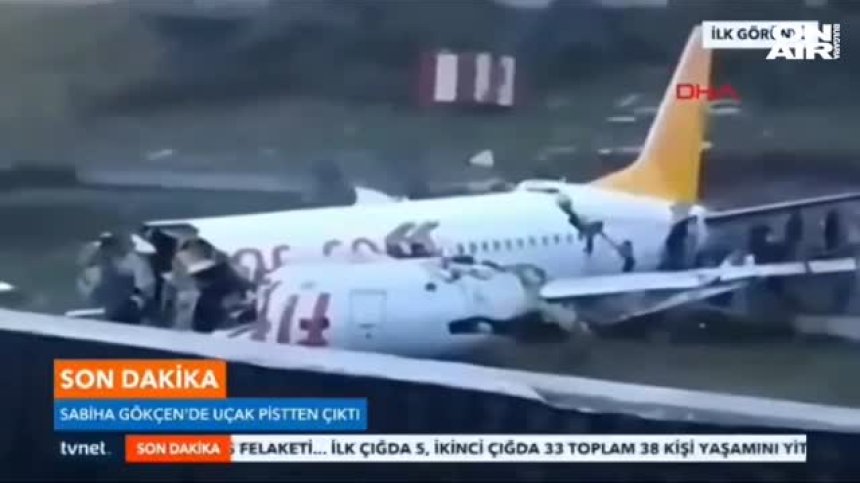 Самолет в Истанбул се разцепи на 3 части при кацане