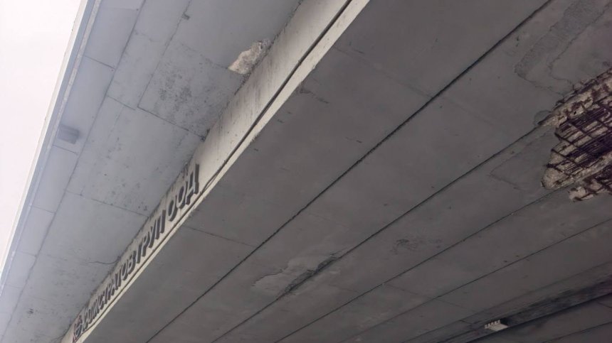 Парче бетон падна върху кола с 2-годишно дете в нея в София