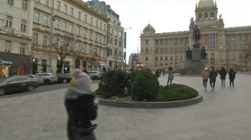 Мъж е с 30% изгаряния след като се самозапали в Прага