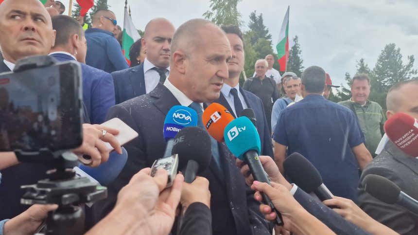 Радев: Какви постове са обещавани на Алексей Петров и от кого?