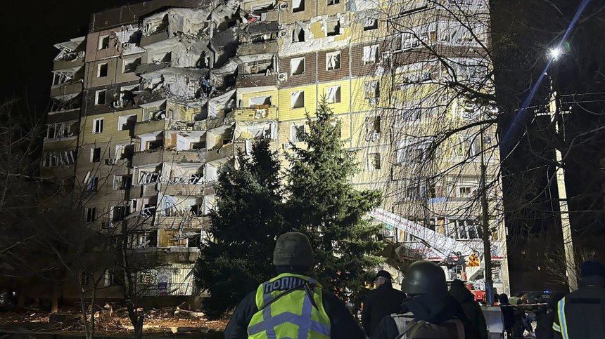 Няколко души са загинали при среднощни руски атаки в Източна Украйна