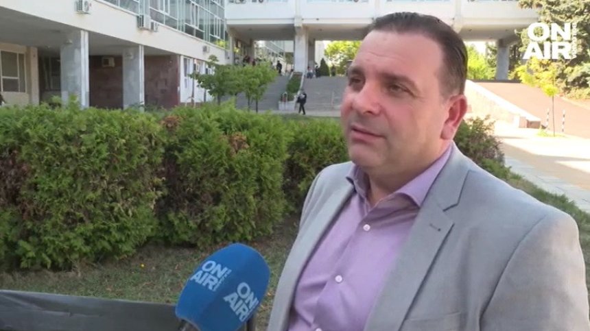 Едното семейство на разменените бебета поиска снимки от изписването, родителите - обезверени