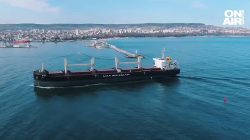 Технически проблем върна самолета с българите от кораба "Рожен" в Тел Авив