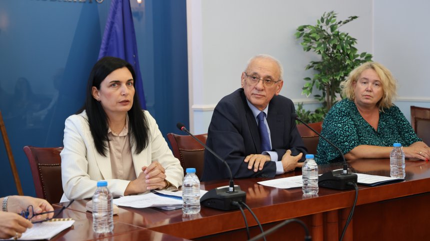 МЗ пусна приложение за проверка на цените на всички лекарства в България